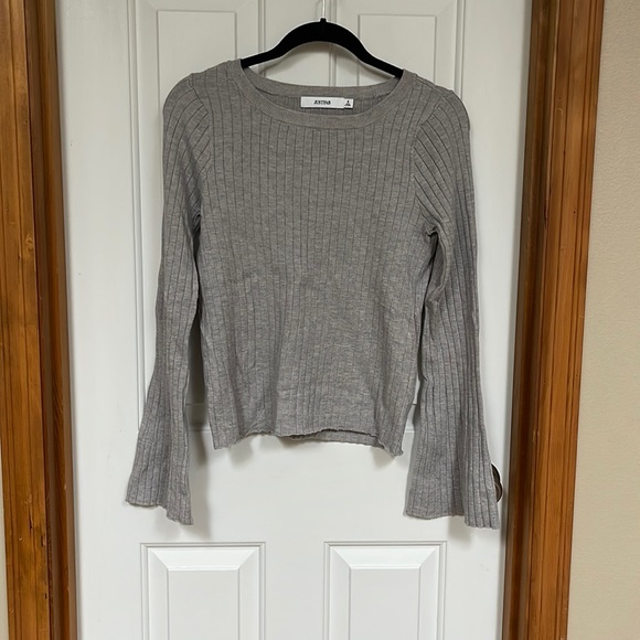 Just fab brand sweater with flare sleeves - Picture 1 of 4